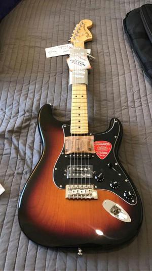 Guitarra Fender American Special Stratocaster HSS