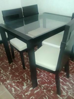 Mesa de Madera Y Vidrio en Buen Estado