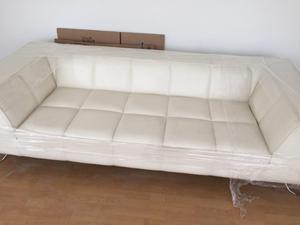 Sofa Blanco en Cuero Marca Boconcep. 220