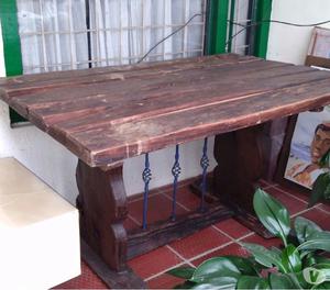 Mesa antigua en madera