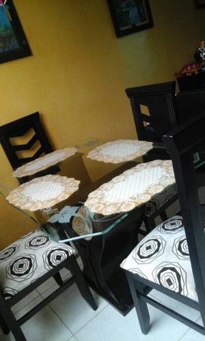 Vendo Juego de Comedor Y Juego de Sala.