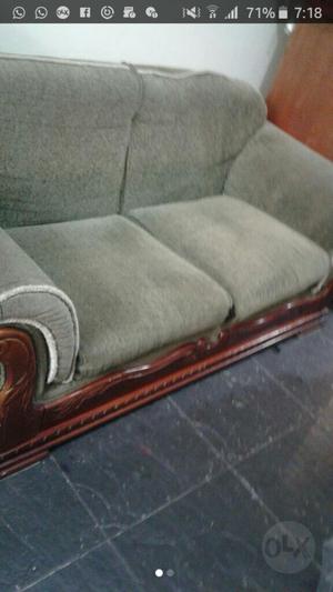 Poltrona con Base en Madera Fina