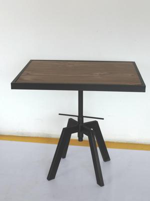 mesa en metal y madera