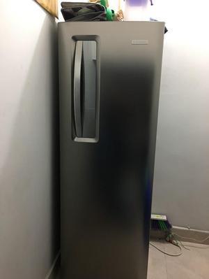 CONGELADOR VERTICAL ELECTROLUX REGALADO