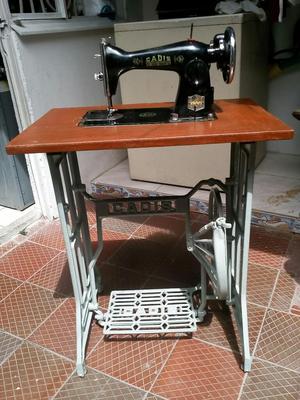 Vendo Maquina de Coser Cadis