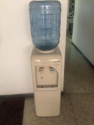 dispensador de agua fría y caliente vendo o permuto