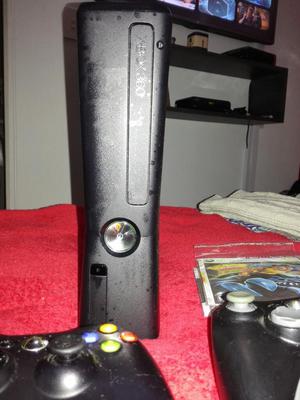 Xbox 360 Slim 4g 2 Controles, sin Caja