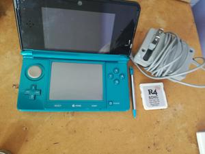 Nintendo 3ds Azul, con lapiz, con una R4, y con su cargador.