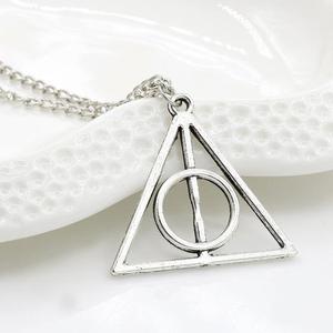 Collar Harry Potter y Las Reliquias de la Muerte Triangulo