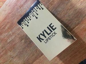 Labiales Kylie Lip Belleza X 12