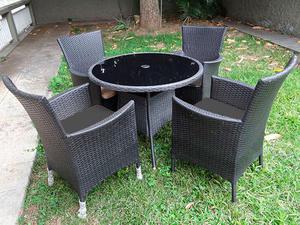Juego de jardin rattan sintetico color negro 1 mesa 4 sillas