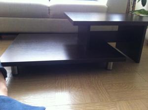 Mesa de centro de sala de madera con patas metálicas. 2