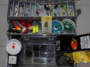 Caja de pesca con accesorios