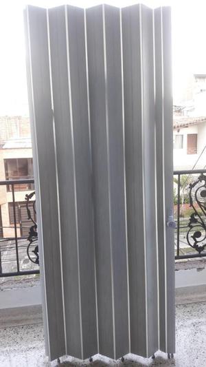 VENDO PUERTA PLASTICA