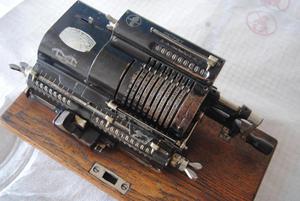 Calculadora Antigua Marca Triumphator Modelo Werk