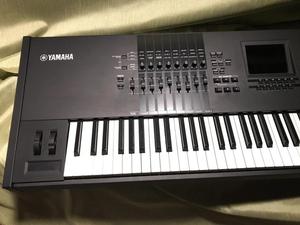 sintetizador de teclado yamaha adorno xf8