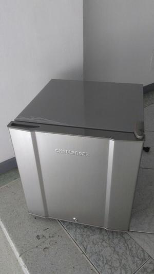 Nevera Challenger Minibar 50 de 5 Lts