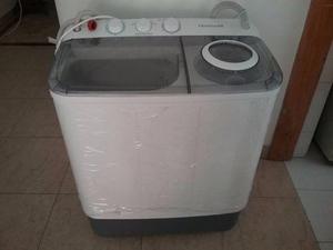 SE VENDE LAVADORA CASI NUEVA!