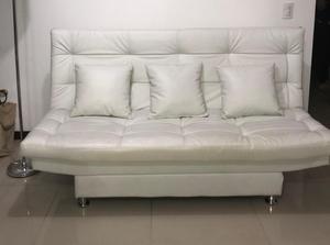 sofa blanco con 3 cojines