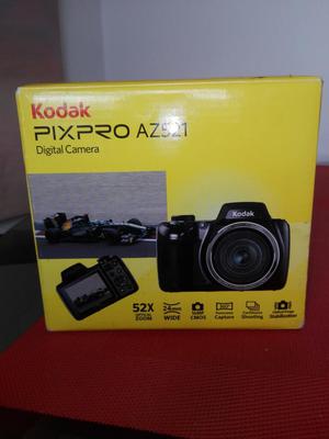 Camara Kodak Pixpro Az521 con Trípode