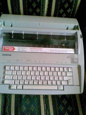 Se vende maquina de escribir eléctrica Brother