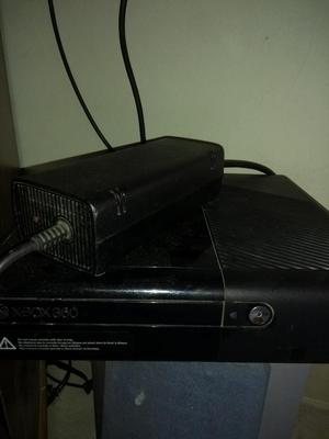 Xbox 360 con Dos Controles Todo Original