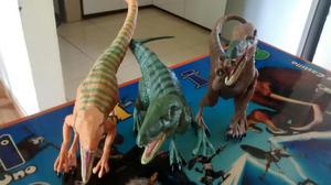 Vendo Juego de 3 Dinosaurios.