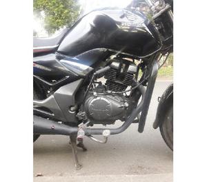 Moto Honda CBF150 color negra modelo 2015 buen estado