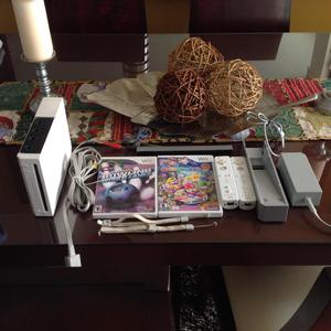 Consola Nintendo Wii original 2 controles cabrilla 2 juegos