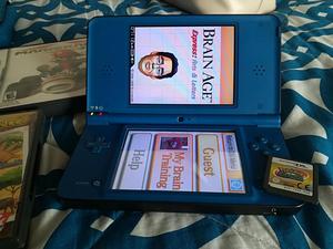 Nintendo DSi XL y siete juegos originales