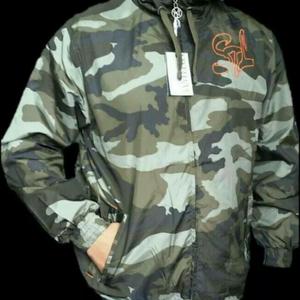 Chaqueta Camuflada Impermeable