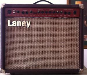 Amplificador Laney LA60C.