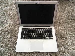 Macbook Air Core IGb Disco Solido + Cargador + Carcasa