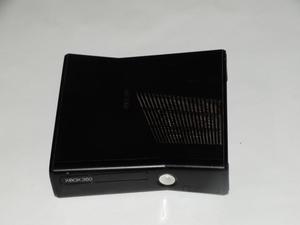 Xbox 360 con un control disco duro de 500 gb programado al