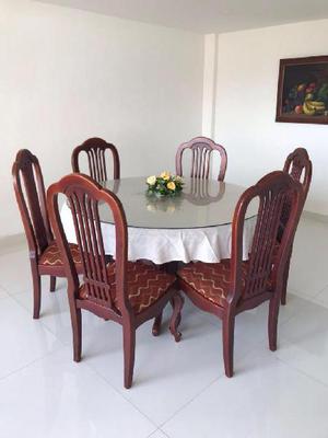 Vendo Comedor en cedro de 6 puestos en excelente estado -