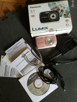 Se vende camara Lumix S1 con accesorios