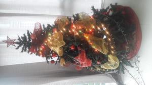Arbol De Navidad Con Decoración Y Pie De Arbol