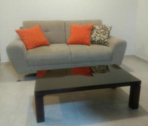 Vendo Sofa Y Mesa de Centro $