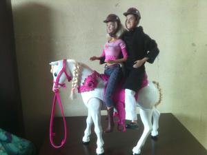 Barbie con Ken Y Caballo Que Camina
