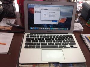 Macbook Air de 11” vendo o cambio.
