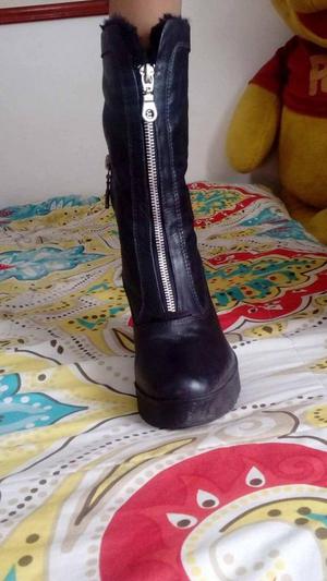 Lindas botas negras en puro cuero con muy poco uso talla 35