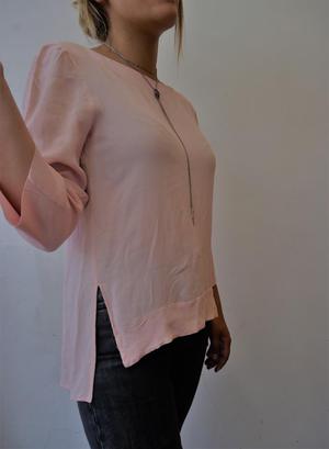 Blusa Zara, talla S, en seda palo rosa. Nueva.