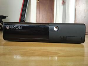 Xbox360e de 120gb de almacenamiento con: un control, un