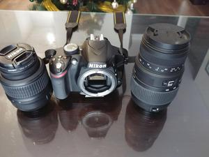 Cámara profesional Nikon D. Con 2 lentes y accesorios.