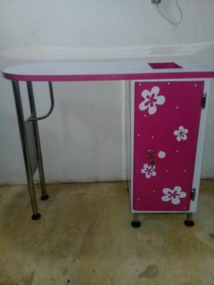 Mesa para Uñas.. Tel 