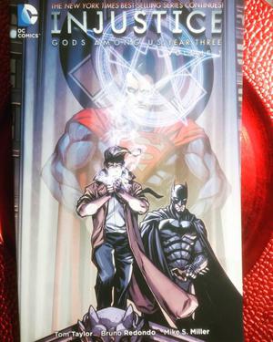 Injustice. Gods among us. Pasta blanda. DC Comics. Inglés.