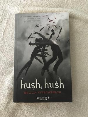 Libro “Hush Hush”