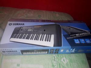 Vendo Organeta Yamaha PSRE253