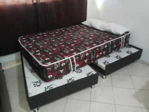 Cama Y Colchón Casi Nuevo