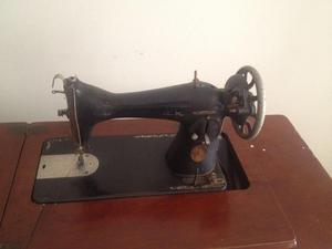 Maquina de coser SINGER antigua